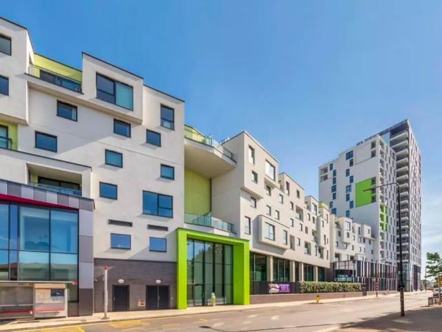Rotherhithe New Road, London SE16 2 bed apartment to rent £2,400 pcm £554 pw