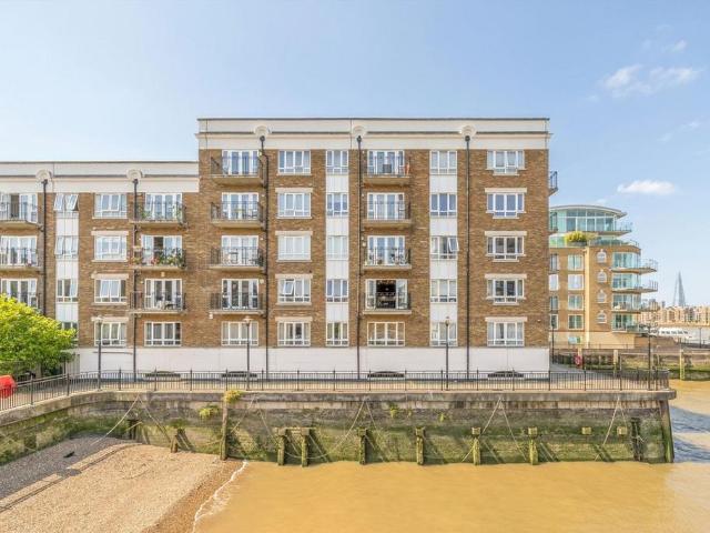 Rotherhithe Street, London SE16 2 bed flat to rent £2,600 pcm £600 pw