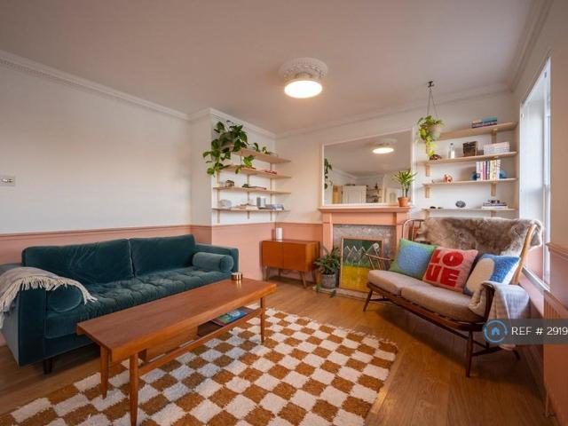 Rotherhithe Street, London, SE16 2 bed flat to rent £3,100 pcm £715 pw