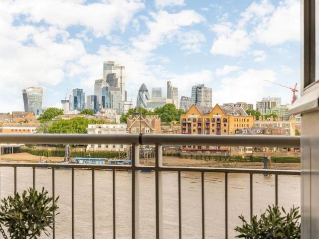 Rotherhithe Street, London SE16 2 bed flat to rent £3,500 pcm £808 pw