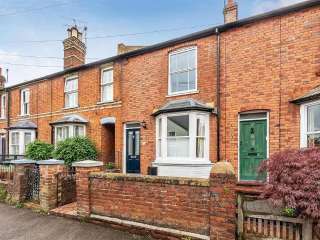 ROTHES ROAD, DORKING, RH4 2 bed house to rent £1,900 pcm £438 pw