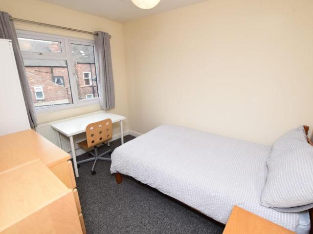 Rothesay Avenue, Nottingham NG7 5 bed house to rent £3,575 pcm £825 pw