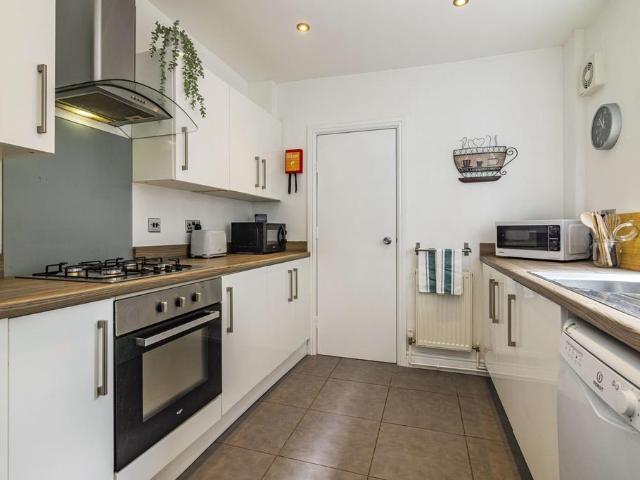 Rothesay Avenue, Nottingham, NG7 5 bed terraced house to rent £3,346 pcm £772 pw