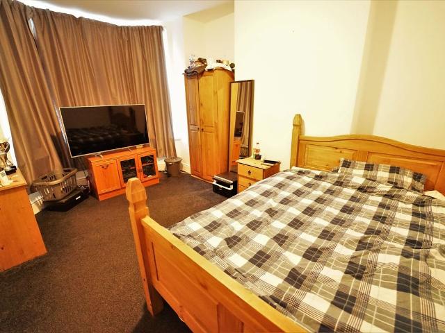 Rothesay Avenue, Nottingham, Nottinghamshire NG7, 4 bed shared accommodation to rent, £2,687 pcm | PrimeLocation