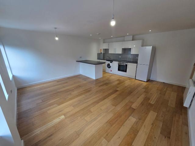 Rothesay Road, Luton LU1, 2 bed flat to rent, £1,300 pcm | PrimeLocation