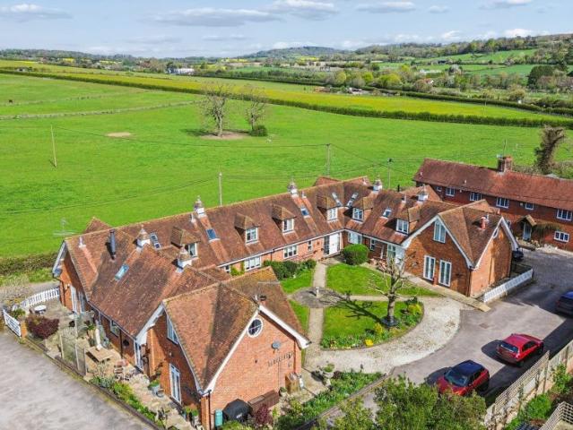 Rothschild Court, Hamberlins Lane, Berkhamsted HP4, 3 bed barn conversion to rent, £2,500 pcm | PrimeLocation