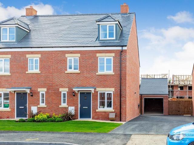 Rothwell, Kettering NN14 4 bed semi detached house to rent £1,650 pcm £381 pw