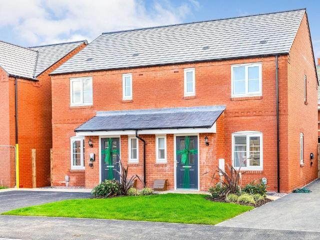 Rothwell, Kettering NN14 3 bed semi detached house to rent £1,400 pcm £323 pw