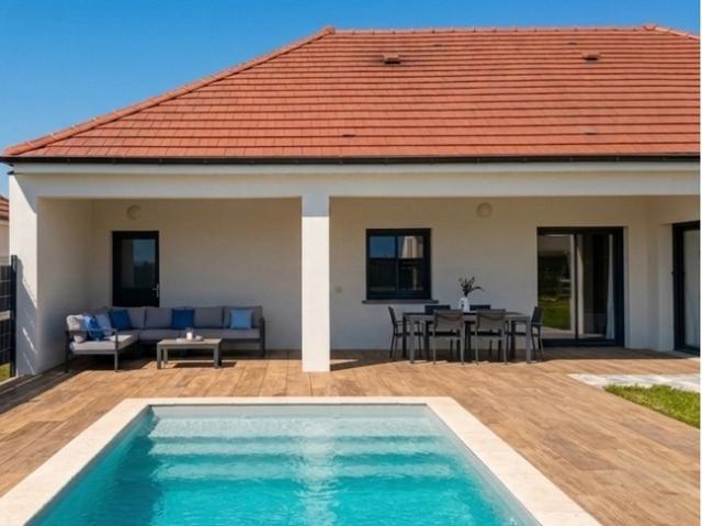 Rouvres en Plaine Maison de plain pied PMR 2022 de 149 m2 sur parcelle de 730 m² avec piscine, quartier calme et sécurisé