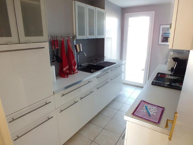 ROUCAS BLANC: APPARTEMENT DE TYPE 3 AVEC BALCON