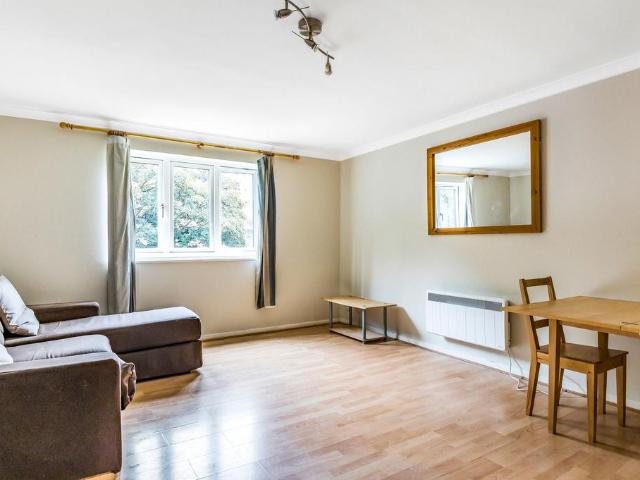 Rouel Road, London, SE16 2 bed flat to rent £2,200 pcm £508 pw