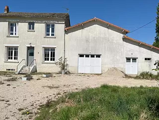 Rouillé 86480 Achat / Vente maison 5 pièces t5 au dernier étage cave