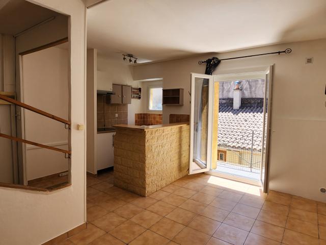 ROUJAN maison 1 chambre + 1 bureau + terrasse