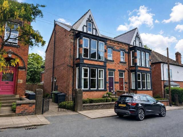Roundhay Mount, Chaep Allerton. 3 bed apartment to rent £1,350 pcm £312 pw
