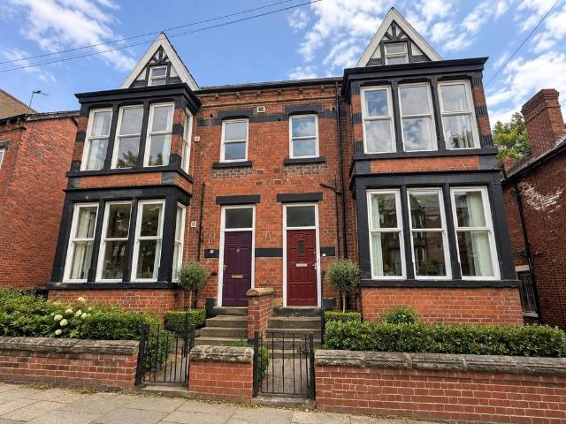 Roundhay Mount, Leeds, West. 1 bed apartment to rent £1,050 pcm £242 pw