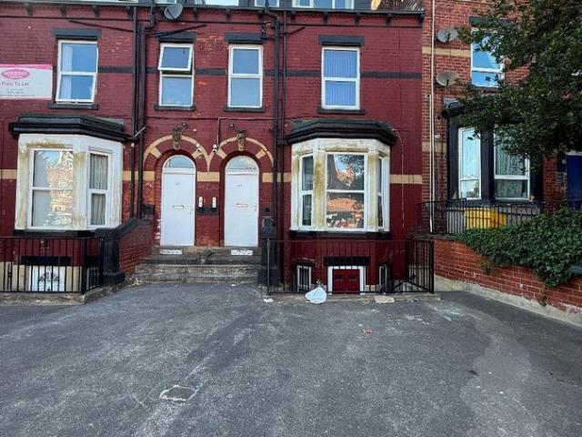 Roundhay Road, Roundhay, Leeds LS8, 1 bed flat to rent, £750 pcm | PrimeLocation