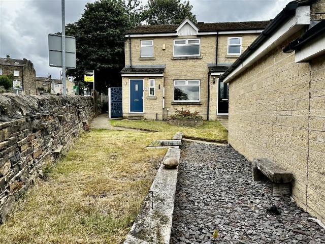 Roundhead Fold, Apperley Bridge BD10, 3 bed town house to rent, £1,250 pcm | PrimeLocation