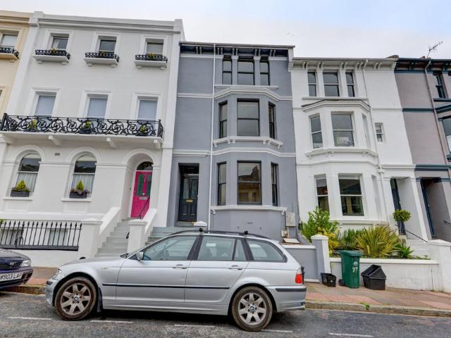 Roundhill Crescent, Brighton BN2 1 bed in a house share to rent £672 pcm £155 pw
