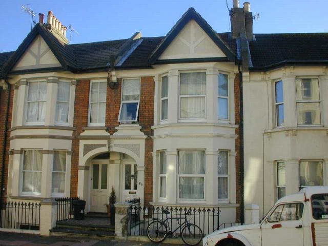 Roundhill Crescent, Brighton, BN2 3FR 1 bed flat to rent £1,000 pcm £231 pw