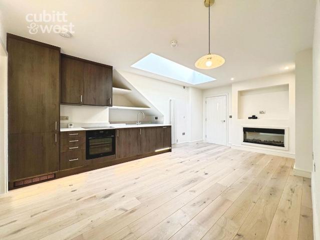 Roundhill Road, Brighton BN2, 1 bed flat to rent, £1,400 pcm | PrimeLocation