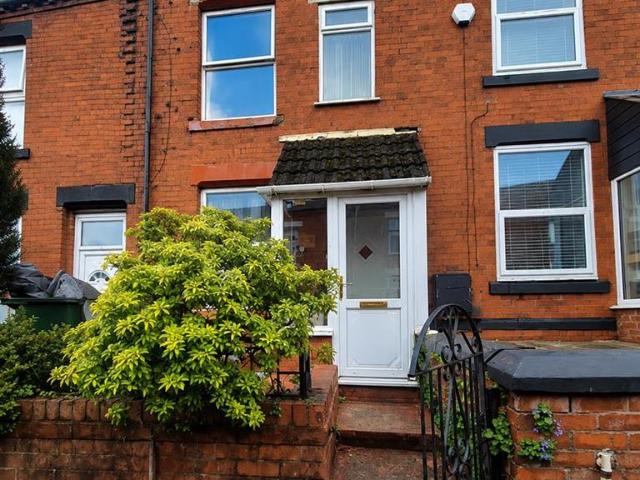 Roundthorn Road, Oldham 3 bed terraced house to rent £1,125 pcm £260 pw