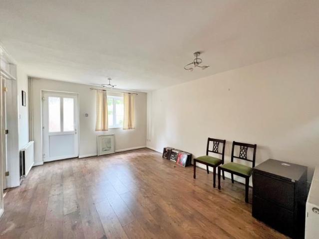 Roundthorn Way, Woking, Surrey, GU21