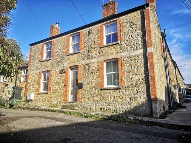 Roundwell Street, South Petherton TA13 3 bed semi detached house to rent £1,400 pcm £323 pw