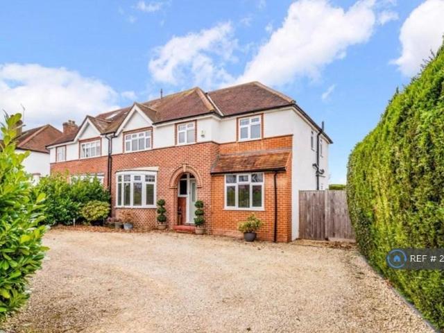 Roundwood View, Banstead, SM7 5 bed semi detached house to rent £3,475 pcm £802 pw