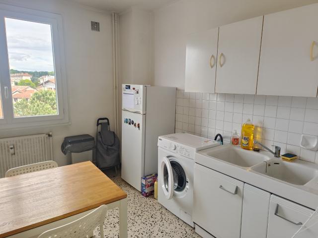 ROUOSSILLON appartement T2 avec ascenseur 2èm étage 46M2