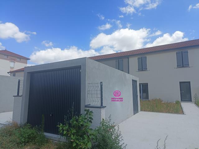 ROUSSILLON maison hors d'eau hors d'air sur deux niveaux 48m2 avec terrain et garage