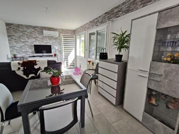 ROUSSILLON Appartement très bon état au 2èm étage avec balcon, cave, garage, parking