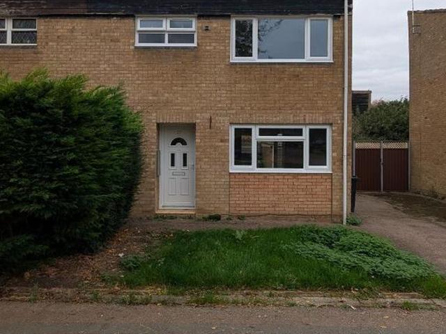 Roveley Court, Stony Stratford. 3 bed semi detached house to rent £1,575 pcm £363 pw