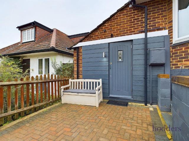 Row Hill, Addlestone, Surrey, KT15 Studio to rent £895 pcm £207 pw