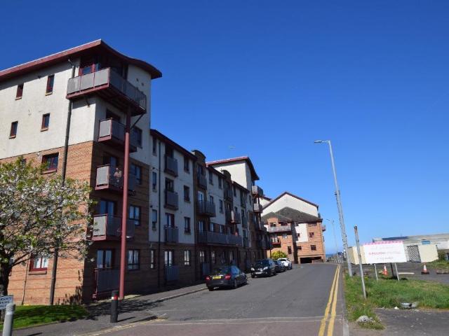 Rowallan Court, South Ayrshire KA7 2 bed flat to rent £795 pcm £183 pw