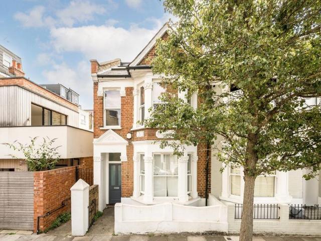 Rowallan Road, Fulham SW6 2 bed flat to rent £2,750 pcm £635 pw