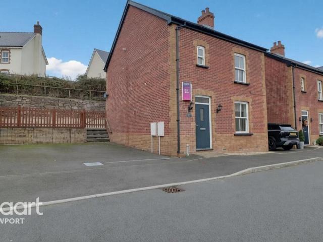 Rowan Way, Blaenavon 3 bed detached house to rent £1,350 pcm £312 pw