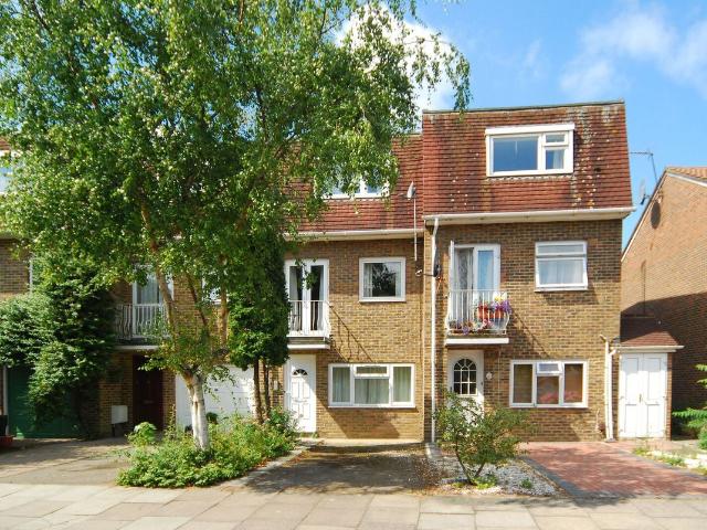 Rowan Close, Ealing, London W5, 4 bed property to rent, £3,500 pcm | PrimeLocation