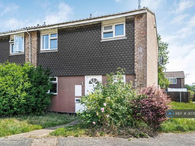 Rowan Close, Guildford, GU1 3 bed semi detached house to rent £2,100 pcm £485 pw
