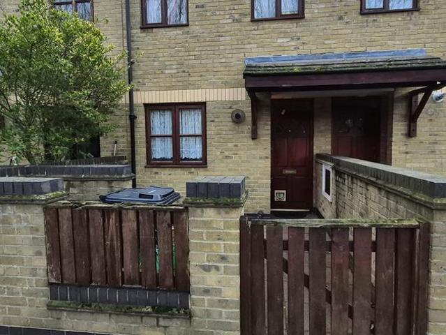 Rowan Close, Ilford IG1 2 bed house to rent £2,250 pcm £519 pw