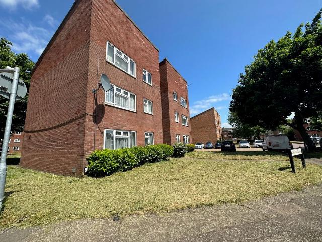 Rowan Drive, Broxbourne EN10, 2 bed flat to rent, £1,400 pcm | PrimeLocation
