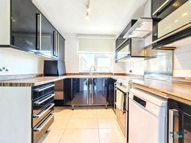 Rowan Drive, Broxbourne EN10, 2 bed flat to rent, £1,450 pcm | PrimeLocation