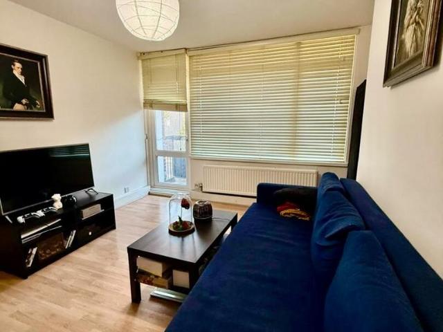 Rowan House, Maitland Park Road, London 1 bed flat to rent £1,750 pcm £404 pw