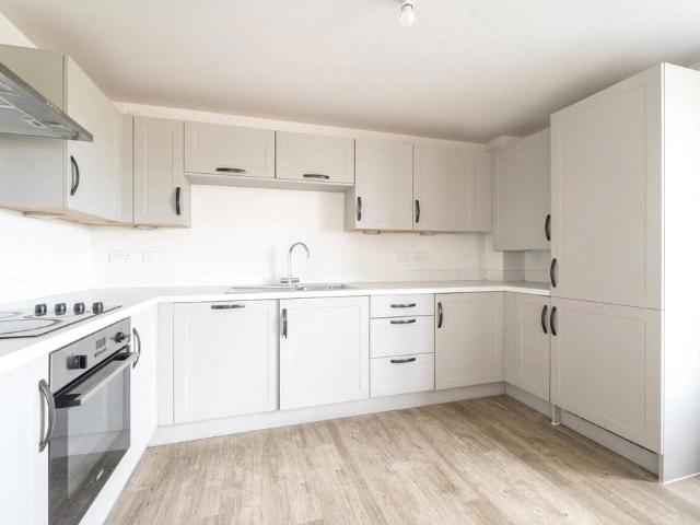Rowan Road, Houghton Conquest. 2 bed flat to rent £1,350 pcm £312 pw