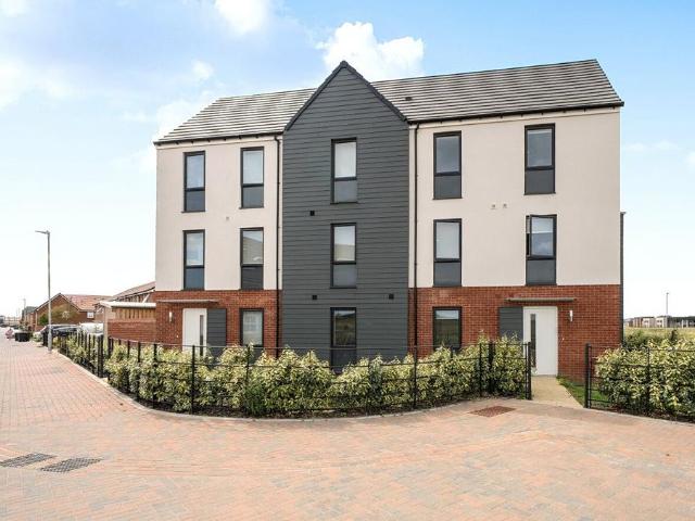 Rowan Road, Houghton Conquest. 2 bed house to rent £1,325 pcm £306 pw