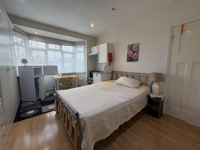 Rowantree Close, London N21 House share to rent £700 pcm £162 pw