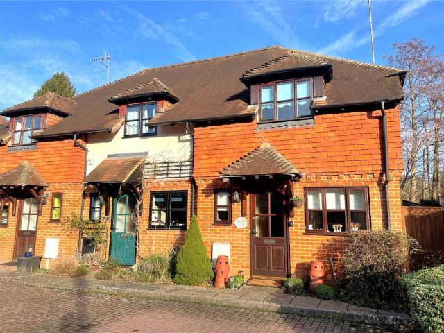 Rowcliffe Springs, The Street. 2 bed semi detached house to rent £1,550 pcm £358 pw