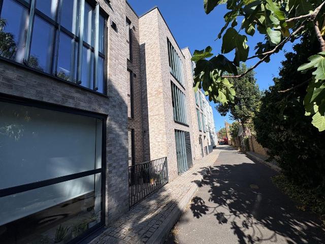 Rowe Lane, London E9, 1 bed flat to rent, £2,600 pcm | PrimeLocation