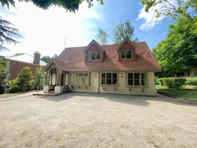 Rowhill Road, Dartford, Kent, DA2 3 bed detached house to rent £3,500 pcm £808 pw