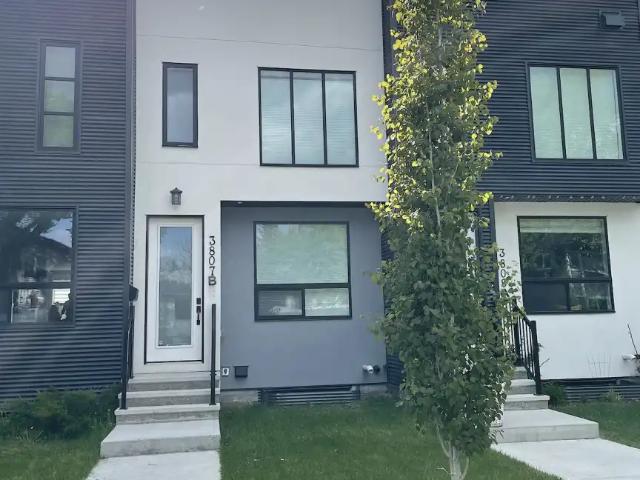 Rowhouse in the heart of Highland Park