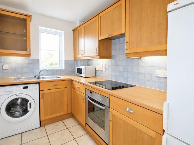 Rowland Hill Court, Osney Lane 1 bed apartment to rent £1,850 pcm £427 pw